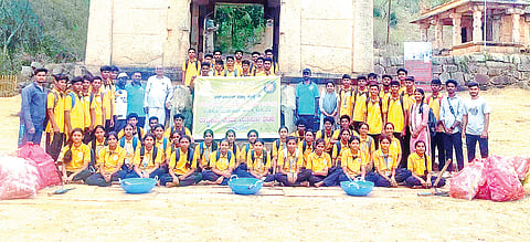 ಬೆಟ್ಟದಪುರದ ಎಸ್‌ಎಂಎಸ್ ಪದವಿಪೂರ್ವ ಕಾಲೇಜಿನ ರಾಷ್ಟ್ರೀಯ ಸೇವಾ ಯೋಜನೆ ಘಟಕ-1 ಮತ್ತು 2ರ ಸ್ವಯಂಸೇವಕರು ಇಲ್ಲಿನ ಇತಿಹಾಸ ಪ್ರಸಿದ್ಧ ಶ್ರೀಸಿಡಿಲು ಮಲ್ಲಿಕಾರ್ಜುನಸ್ವಾಮಿ ಬೆಟ್ಟದಲ್ಲಿ ಶ್ರಮದಾನ ನಡೆಸಿದರು.