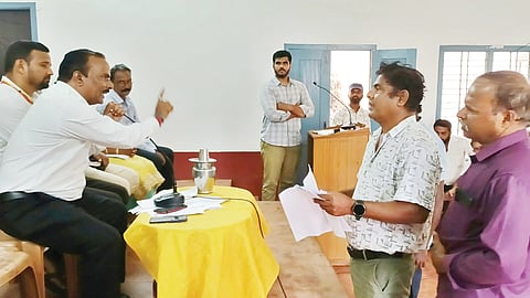 ಪುತ್ತಿಗೆ ಗ್ರಾಮಸಭೆಯಲ್ಲಿ ಗ್ರಾಮಸ್ಥರು ತೀವ್ರ ಅಸಮಾಧಾನ ವ್ಯಕ್ತಪಡಿಸಿದರು