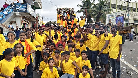 ಮದ್ದೂರು ತಾಲೂಕಿನ ಕೊಪ್ಪದಲ್ಲಿ ಹಿಂದು ಮುಸ್ಲಿಮರು ಒಟ್ಟಿಗೆ ಸೇರಿಕೊಂಡು ಗೌರಿ, ಗಣೇಶನ ರ್ಮೂರ್ತಿಗಳನ್ನು ವಿಸರ್ಜಿಸುವ ಮೂಲಕ ಗಮನ ಸೆಳೆದರು. ಪರ್ವಿಜ್‌ಅಹಮದ್, ರುದ್ರೇಶ್, ಕೃಷ್ಣ, ಸುನಿಲ್, ಅಭಿ, ಸಂತೋಷ್, ನಾಜಿಮ್, ಶೇರು, ಶರತ್, ಪುನಿ, ರವಿ, ಅತಿಕ್ ಇತರರು ಇದ್ದರು. 