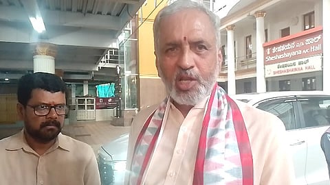 ಉಡುಪಿಯಲ್ಲಿ ಮಾಧ್ಯಮದವರೊಂದಿಗೆ ಕೆನರಾ ಸಂಸದ ವಿಶ್ವೇಶ್ವರ ಹೆಗಡೆ ಕಾಗೇರಿ ಮಾತನಾಡಿದರು. ಉಡುಪಿ ಜಿಲ್ಲಾ ಬಿಜೆಪಿ ಮಾಜಿ ಅಧ್ಯಕ್ಷ ಕುಯಿಲಾಡಿ ಸುರೇಶ್​ ನಾಯಕ್​ ಇದ್ದರು.