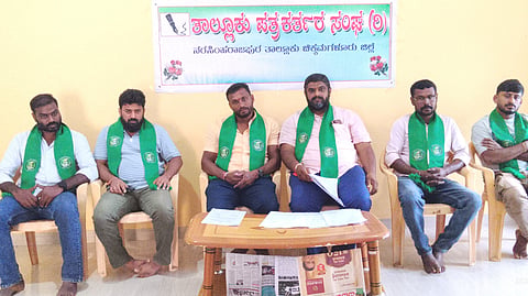 ಎನ್.ಆರ್.ಪುರದಲ್ಲಿ ನಡೆದ ಶೃಂಗೇರಿ ರೈತ ಒಕ್ಕೂಟದಿಂದ ಸುದ್ದಿಗೋಷ್ಠಿಯಲ್ಲಿ ಪ್ರಧಾನ ಕಾರ್ಯದರ್ಶಿ ಹಂಚಿನಮನೆ ರಾಘವೇಂದ್ರ ಮಾತನಾಡಿದರು.