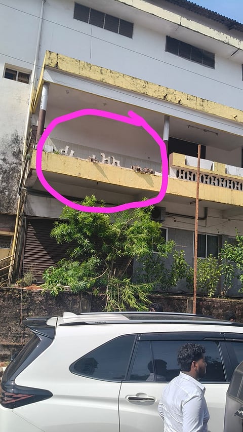Tragedy during college convocation
Student dies after auditorium veranda wall collapses