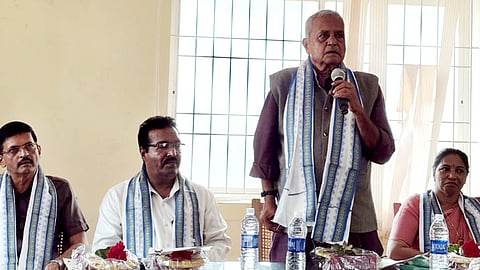 ಉಡುಪಿಯ ತೆಂಕನಿಡಿಯೂರಿನಲ್ಲಿ ನಡೆದ ಕಾರ್ಯಕ್ರಮದಲ್ಲಿ ಬಾ. ಸಾಮಗ ಮಾತನಾಡಿದರು. ವಿಶ್ವನಾಥ್​ ಕರಬ, ಹೇಮಂತಕುಮಾರ್​, ಯಶೋದಾ ಇದ್ದರು.