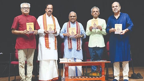 ಹುಬ್ಬಳ್ಳಿಯಲ್ಲಿ ಏರ್ಪಡಿಸಿದ್ದ ಪ್ರೊ. ಶ್ರೀನಿವಾಸ ತೋಫಖಾನೆ ಅವರ ಶತಮಾನದ ನೆನಪು!ನಮನ! ಕಾರ್ಯಕ್ರಮದಲ್ಲಿ ಗೀತ ರಾಮಾಯಣ ಮರುಮುದ್ರಣವನ್ನು ಪ್ರೊ. ಮಲ್ಲೇಪುರಂ ಜಿ. ವೆಂಕಟೇಶ ಅವರು ಲೋಕಾರ್ಪಣೆ ಮಾಡಿದರು. ಡಾ. ಜಿ.ಬಿ. ಹರೀಶ, ಹಿರೇಮಗಳೂರು ಕಣ್ಣನ್​, ಡಾ. ರಾಘವೇಂದ್ರ ತೋಫಖಾನೆ, ಎಂ.ಎ. ಸುಬ್ರಹ್ಮಣ್ಯ ಇದ್ದರು.