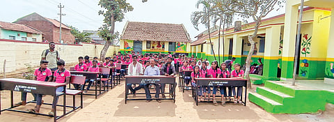 ಕಂಪ್ಲಾಪುರ ಸರ್ಕಾರಿ ಹಿರಿಯ ಪ್ರಾಥಮಿಕ ಶಾಲೆಗೆ ಪ್ರಿಯಾಪಟ್ಟಣ ರೋಟರಿ ಮಿಡ್ ಟೌನ್ ವತಿಯಿಂದ ಪೀಠೋಪಕರಣಗಳ ಹಸ್ತಾಂತರ ಕಾರ್ಯಕ್ರಮ ನಡೆಯಿತು. ಮೈಸೂರು ಮುಡಾ ಮಾಜಿ ಅಧ್ಯಕ್ಷ ರೊ.ಯಶಸ್ವಿ ಎಸ್.ಸೋಮಶೇಖರ್, ರೋಟರಿ ಮಿಡ್ ಟೌನ್ ಅಧ್ಯಕ್ಷ ಬಲರಾಮ್, ಮಾಜಿ ಅಧ್ಯಕ್ಷ ಸತ್ಯನಾರಾಯಣ, ಮುಖ್ಯಶಿಕ್ಷಕಿ ಮೀನಾ ಮತ್ತಿತರರು ಇದ್ದರು.

