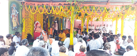 ತೇಗಲತಿಪ್ಪಿಯಲ್ಲಿ ಹಮ್ಮಿಕೊಂಡಿದ್ದ ಧಾರ್ಮಿಕ ಸಮಾರಂಭದಲ್ಲಿ ಶ್ರೀ ಚಿಕ್ಕಗುರುನಂಜೇಶ್ವರ ಸ್ವಾಮೀಜಿ  ಮಾತನಾಡಿದರು. ನಾಗನಾಥ ಪಾಟೀಲ್​, ಹನುಮಂತರಾವ ಪೊಲೀಸ್​ ಪಾಟೀಲ್​, ಗಣಪತಿರಾವ್​ ಮಾಲಿಪಾಟೀಲ್​, ಮಹೇಶ ಪೊಲೀಸ್​ ಪಾಟೀಲ್​ ಇತರರಿದ್ದರು.