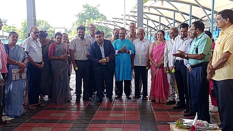 ಉಡುಪಿಯಲ್ಲಿ ಆಯೋಜಿಸಿದ್ದ ಹಿರಿಯ ನಾಗರಿಕರ ಕ್ರೀಡಾ ಮತ್ತು ಸಾಂಸ್ಕೃತಿಕ ಸ್ಪರ್ಧೆಯನ್ನು ನ್ಯಾ. ನಿತಿನ್​ ಯಶ್ವಂತ್​ ರಾವ್​ ಉದ್ಘಾಟಿಸಿದರು. ಅಬೀದ್​ ಗದ್ಯಾಳ್​, ಪ್ರೇಮಮೂರ್ತಿ ಕೆ., ರತ್ನಾ, ಡಾ. ಉದಯಕುಮಾರ್​ ಶೆಟ್ಟಿ, ಎಸ್​.ಎಸ್​. ಕಾದ್ರೋಳ್ಳಿ ಇತರರಿದ್ದರು.