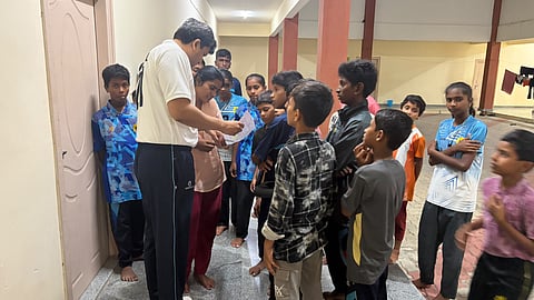 ಕ್ರೀಡಾ ವಸತಿ ನಿಲಯಕ್ಕೆ ಡಿಸಿ ರಾಹುಲ್ ಭೇಟಿ – ವಿದ್ಯಾರ್ಥಿಗಳೊಂದಿಗೆ ಸಮಾಲೋಚನೆ
