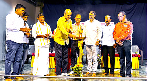  ಸುರತ್ಕಲ್ ಬಂಟರ ಭವನದಲ್ಲಿ ಶುಕ್ರವಾರ ಸಸ್ಯೋತ್ಸವ, ಆಹಾರ ಮೇಳ ಹಾಗೂ ಹೋಳಿಗೆ ಹಬ್ಬ ಉದ್ಘಾಟನೆಗೊಂಡಿತು. ಸುರತ್ಕಲ್ ಬಂಟರ ಸಂಘದ ಅಧ್ಯಕ್ಷ ಬಾಳ ಜಗನ್ನಾಥ ಶೆಟ್ಟಿ, ರಮೇಶ್ ಶೆಟ್ಟಿ, ಅಶೋಕ್ ಶೆಟ್ಟಿ ತಡಂಬೈಲ್ ಮೊದಲಾದವರಿದ್ದರು.