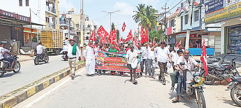 ಕಲ್ಕೆರೆಯಿಂದ ತಹಸೀಲ್ದಾರ್ ಕಚೇರಿವರೆಗೆ ಪಾದಯಾತ್ರೆ