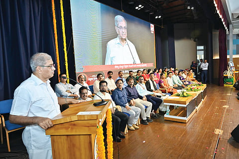 ಎಸ್‌ಡಿಎಂ ಶಿಕ್ಷಣ ಸಂಸ್ಥೆಗಳ ಕಾರ್ಯದರ್ಶಿ ಡಿ. ಹಷೇರ್ಂದ್ರ ಕುಮಾರ್ ಮಾತನಾಡಿದರು. ಎಸ್.ಎಲ್.ಭೋಜೇಗೌಡ, ನಿತಿನ್ ಬಿ.ಟಿ., ಜಯಾನಂದ ಸುವರ್ಣ, ವಿಠ್ಠಲ ಮತ್ತಿತರರು ಇದ್ದರು.

 