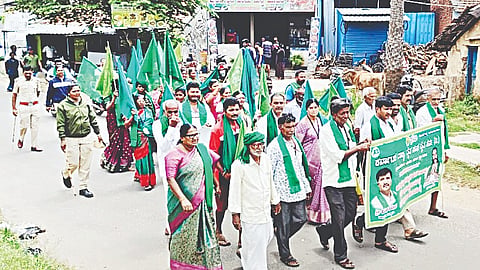 ಮಾರುತಿ ಸರ್ಕಲ್‌ನಿಂದ ನಾಡಕಚೇರಿವರೆಗೆ ಮೆರವಣಿಗೆ