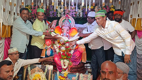 ಹೂವಿನಹಡಗಲಿಯಲ್ಲಿ ಮುಸ್ಲಿಮರಿಂದ ಗಣಪತಿಗೆ ವಿಶೇಷ ಪೂಜೆ