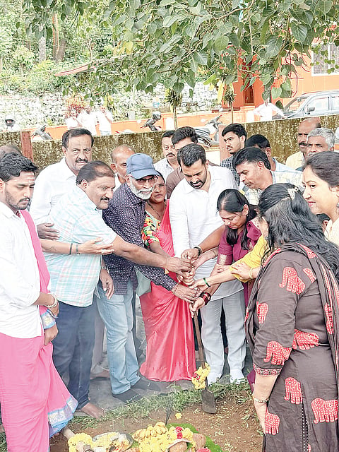 ಶನಿವಾರಸಂತೆ: ಸಮಿಪದ ದುಂಡಳ್ಳಿ ಗ್ರಾಪಂ ಗ್ರಂಥಾಲಯ ಅರಿವು ಕೇಂದ್ರದಲ್ಲಿ ‘ಓದುವ ಬೆಳಕು’  

ಅಡಿಯಲ್ಲಿ ಸೆಪ್ಟೆಂಬರ್ ಮಾಹೆಯ ಚಟುವಟಿಕೆಗಳ ಸಂಭ್ರಮ ಕಾರ್ಯಕ್ರಮವನ್ನು ಅರಿವು ಕೇಂದ್ರದ ಆವರಣದಲ್ಲಿ ಸೋಮವಾರ ಹಮ್ಮಿಕೊಳ್ಳಲಾಗಿತ್ತು. 