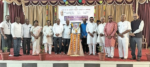 ಗುಳೇದಗುಡ್ಡದ ಎಸ್.ಎಂ. ಭಂಡಾರಿ ಕಲಾ, ಆರ್.ಆರ್. ಭಂಡಾರಿ ವಾಣಿಜ್ಯ ಹಾಗೂ ಎಸ್.ಕೆ. ರಾಠಿ ವಿಜ್ಞಾನ ಮಹಾವಿದ್ಯಾಲಯದ ಐಕ್ಯೂಎಸಿ, ಕನ್ನಡ ವಿಭಾಗ ಮತ್ತು ಕರ್ನಾಟಕ ಸಂಘಗಳ ಸಹಯೋಗದಲ್ಲಿ ಹಮ್ಮಿಕೊಂಡಿದ್ದ ಒಂದು ದಿನದ ರಾಷ್ಟ್ರೀಯ ವಿಚಾರ ಸಂಕಿರಣವನ್ನು ಗಣ್ಯರು ಉದ್ಘಾಟಿಸಿದರು. ಡಾ. ವೀರಣ್ಣ ರಾಜೂರ, ಹಿರಿಯ ಸಂಶೋಧಕ ಪ್ರೊ. ಬಿ.ವಿ. ಶಿರೂರ, ಪ್ರಾಚಾರ್ಯ ಪ್ರೊ. ಎನ್.ವೈ. ಬಡನ್ನವರ, ಪ್ರೊ. ಸಣ್ಣವೀರಣ್ಣ ದೊಡ್ಡಮನಿ, ಸಾಹಿತಿ ಹನುಮಾಕ್ಷಿ ಗೋಗಿ, ಮಾಜಿ ಶಾಸಕ ರಾಜಶೇಖರ ಶೀಲವಂತ ಇತರರಿದ್ದರು.