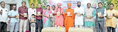 ಬಸವಕಲ್ಯಾಣದಲ್ಲಿ ಅಭಿನವ ಶ್ರೀಗಳ ಜನ್ಮದಿನೋತ್ಸವ ಹಾಗೂ ಪಟ್ಟಾಧಿಕಾರ ವರ್ಧಂತಿ ಮಹೋತ್ಸವ ನಿಮಿತ್ತ ಅಯೋಜಿಸಿದ್ದ  ಧರ್ಮಸಭೆಯಲ್ಲಿ ಅಭಿನವ ಗ್ರಂಥಗಳನ್ನು ಬಿಡುಗಡೆ ಮಾಡಲಾಯಿತು. ಶ್ರೀ ಶಿವಾನಂದ ಶಿವಾಚಾರ್ಯರು, ಅಭಿನವ ಶ್ರೀಗಳು, ಡಾ.ಎಂ.ಜಿ ದೇಶಪಾಂಡೆ, ಡಾ.ಸಂಜುಕುಮಾರ ಬೆಂಟೂರ, ಶರಣಪ್ಪ ಬಿರಾದರ, ಡಾ.ಶಿವಯ್ಯ ಸ್ವಾಮಿ, ಡಾ.ಶಂಕರ ಗೌಡ, ವಿರಶೆಟ್ಟಿ ಪಾಟೀಲ, ಸುನೀತಾ ಎಸ್​.ಪಾಟೀಲ, ವೀರಶೆಟ್ಟಿ ಮಲಶೆಟ್ಟಿ, ಮಲ್ಲಿಕಾರ್ಜುನ ಆಲಗುಡೆ, ಧನರಾಜ ರಾಜೋಳೆ ಇದ್ದರು.
