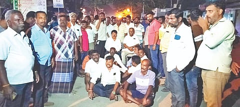 ಮದ್ದೂರು ನಗರದ ಚನ್ನೇಗೌಡ ಬಡಾವಣೆಯಲ್ಲಿ ಪೊಲೀಸ್ ಬಿಗಿ ಬಂದೋಬಸ್ತ್‌ನಲ್ಲಿ ಗಣೇಶ ಮೆರವಣಿಗೆ ಸಾಗಿತು