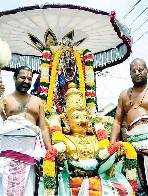 ಮೇಲುಕೋಟೆಯ ಚೆಲುವನಾರಾಯಣಸ್ವಾಮಿಗೆ ತಿರುಪವಿತ್ರೋತ್ಸವದ ಅಂಗವಾಗಿ ಸೋಮವಾರ ಗರುಡವಾಹನೋತ್ಸವ ವೈಭವದಿಂದ ನೆರವೇರಿತು.