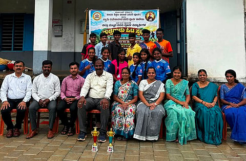 ಜಿಲ್ಲಾಮಟ್ಟದ ಗುಡ್ಡಗಾಡು ಓಟದಲ್ಲಿ ವಿಜೇತ ತಂಡ.
