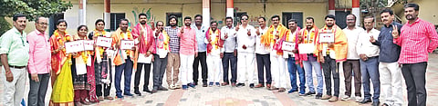 ಕಾಳಗಿಯಲ್ಲಿ ಕರ್ನಾಟಕ ರಾಜ್ಯ ಪದವೀಧರ ಶಿಕರ ಸಂಘದ ತಾಲೂಕು ಟಕದ ಅಧ್ಯಕ್ಷ ಸೇರಿ ನಿರ್ದೇಶಕರ ಸ್ಥಾನಗಳಿಗೆ ಅವಿರೋಧ ಆಯ್ಕೆ ನಡೆದಿದ್ದರಿಂದ ಸಂಭ್ರಮಾಚರಣೆ ನಡೆಯಿತು.