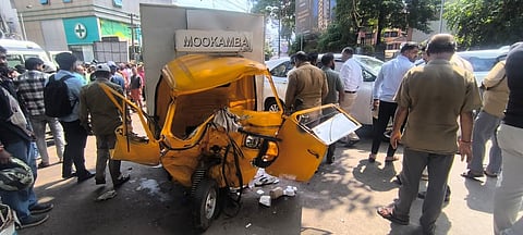 ಅಪಘಾತದಲ್ಲಿ ನಜ್ಜು ಗುಜ್ಜಾದ ಗೂಡ್ಸ್ ಆಟೋ ರಿಕ್ಷಾ.