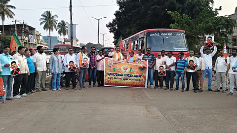 ಮುಖ್ಯಮಂತ್ರಿ ಡಿ.ಕೆ. ಶಿವಕುಮಾರ ವಿರುದ್ಧ ಬಿಜೆಪಿ ಕಾರ್ಯಕರ್ತರು ಹುಬ್ಬಳ್ಳಿಯಲ್ಲಿ ಪ್ರತಿಭಟನೆ ನಡೆಸಿದರು. 