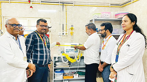 ಪಟ್ಟಣದ ಕ್ರಾಫರ್ಡ್ ಆಸ್ಪತ್ರೆಯಲ್ಲಿ ಸ್ಕಾೃನಿಂಗ್, ಡಿಫಿಬ್ರಿಲೇಟರ್ ಘಟಕವನ್ನು ಶಾಸಕ ಸಿಮೆಂಟ್ ಮಂಜು ಉದ್ಘಾಟಿಸಿದರು.  ತಾಲೂಕು ಆರೋಗ್ಯಾಧಿಕಾರಿ ಡಾ. ಕಿಶೋರ್, ಕ್ರಾಫರ್ಡ್ ಆಸ್ಪತ್ರೆ ವೈದ್ಯಾಧಿಕಾರಿ ಡಾ. ಅರುಣ್, ತಜ್ಞ ವೈದ್ಯರಾದ ಡಾ. ನಿಶ್ಚಿತ, ಡಾ. ವೆಂಕಟೇಶ್, ಡಾ. ಹೇಮಂತ್ ಭಟ್ ಸೇರಿದಂತೆ ಮತ್ತಿತರರು ಉಪಸ್ಥಿತರಿದ್ದರು.