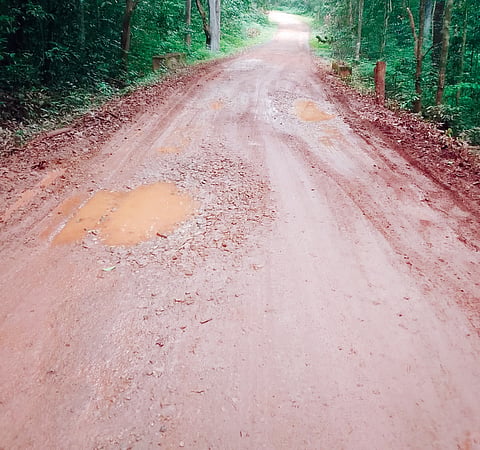 The road connecting Analagara main road to Tondekeri Dairy is in a bad condition.