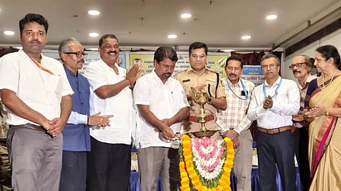 ಉಡುಪಿಯಲ್ಲಿ ಆಯೋಜಿಸಿದ್ದ ಅಂತರ್​ ಪೀಳಿಗೆಯ ಬಾಂಧವ್ಯ ಮೇಳವನ್ನು ಎಂ.ಎ. ಗಫೂರ್​ ಉದ್ಘಾಟಿಸಿದರು. ದಿನಕರ್​ ಹೇರೂರು, ಸುಧಾಕರ್​ ನಾಯಕ್​, ಎಸ್​.ಎಸ್​. ಕಾದ್ರೊಳ್ಳಿ, ರತ್ನಾ,  ಪ್ರೇಮಮೂರ್ತಿ ಕೆ., ಹರೀಶ್​ ಬಿ., ಕೆ. ಸದಾನಂದ್​ ಹೆಗಡೆ, ಟಿಎಸ್​ಎನ್​ ಪೂರ್ಣಾನಂದ, ವಸಂತಿ ರಾವ್​ ಕೊರಡ್ಕಲ್​ ಇದ್ದರು.