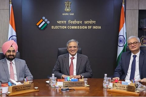 ಭಿನ್ನಮತದ ಸುದ್ದಿಗೆ ಬ್ರೇಕ್​: ಕಳೆದ ವರ್ಷದ ಫೆಬ್ರವರಿಯಿಂದ ಆಯೋಗದ ಪ್ರತಿಯೊಂದು ನಿರ್ಧಾರವೂ ಒಮ್ಮತದ್ದೇ ಎಂದ ಮೂಲಗಳು! | Election Commission 
