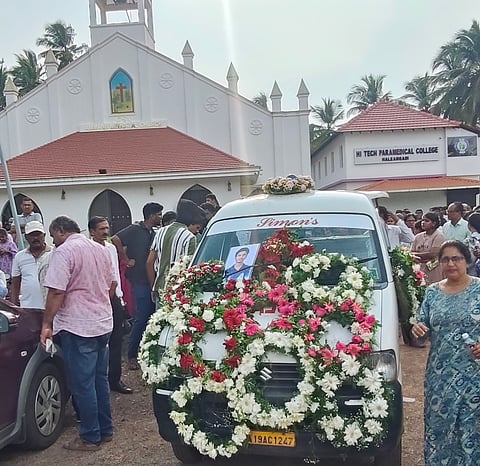  ಮನಿಷ್ ಕರ್ಕಡ ಅವರಿಗೆ ಅಂತಿಮ ಕ್ರಿಯೆ ಹಳೆಯಂಗಡಿ ಅಮ್ಮನ್ ಮೆಮೋರಿಯಲ್ ಚರ್ಚ್ ಧಪನ ಭೂಮಿಯಲ್ಲಿ ನಡೆಯಿತು.