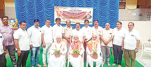 ಚನ್ನರಾಯಪಟ್ಟಣದ ತಾಲೂಕು ಆಡಳಿತ ಸೌಧದ ಆವರಣದಲ್ಲಿ ಆಯೋಜಿಸಿದ್ದ ಕಾರ್ಯಕ್ರಮದಲ್ಲಿ ಅರ್ಚಕ ರಾಮು ಭಟ್ರು, ಪಾದ್ರಿ ಜರೋಮ್ ಮಚಾಡೋ ಮತ್ತು ಮೌಲಾನಾ ಮುನಾವರ್ ಪಾಷ ಅವರನ್ನು ಸನ್ಮಾನಿಸಲಾಯಿತು. ಶಾಸಕ ಸಿ.ಎನ್.ಬಾಲಕೃಷ್ಣ, ಜಿ.ಆರ್.ಶಿವಮೂರ್ತಿ, ಎಚ್.ಆರ್.ವೆಂಕಟೇಶಮೂರ್ತಿ,  ಅನಿಲ್ ಮರಗೂರು, ಎಚ್.ಎನ್. ಲೋಕೇಶ್, ಮಹೇಶ್ ಕಬ್ಬಾಳು ಇದ್ದರು.