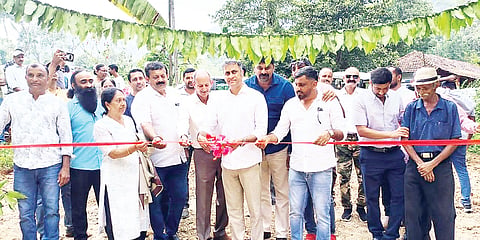 ಚೇಲಾವರ ಶಾಲೆಯ ಬಳಿ ಶಾಸಕರ ವಿಶೇಷ ಅನುದಾನದ 25 ಲಕ್ಷ ರೂ. ವೆಚ್ಚದಲ್ಲಿ ನೂತನ ಸೇತುವೆಯನ್ನು ಶಾಸಕ ಎ.ಎಸ್.ಪೊನ್ನಣ್ಣ ಉದ್ಘಾಟಿಸಿದರು.

