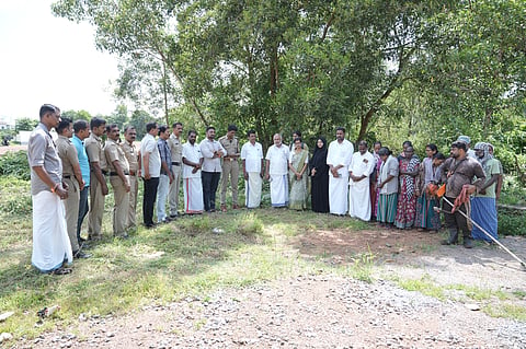 ಬದಿಯಡ್ಕದಲ್ಲಿ ‘ರಿಲೇಕ್ಸ್’ ಯೋಜನೆಗೆ ಚಾಲನೆ ನೀಡಲಾಯಿತು. ಪ್ರಮುಖರಾದ ಅಶ್ವಿನಿ ಕೆ.ಎಂ., ಎಂ.ಎಸ್.ಮೊಯ್ದು, ಹಮೀದ್ ಕೆಡೆಂಜಿ, ಅವಿನಾಶ್ ರೈ ಮೊದಲಾದವರಿದ್ದರು.

 