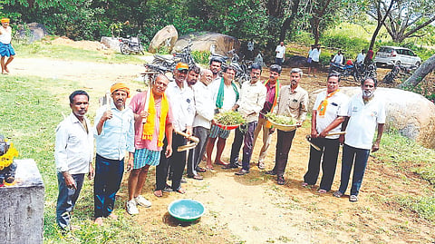 ಕಾಳಕೆಂಪನದೊಡ್ಡಿ ಗ್ರಾಮದ ಬಸವೇಶ್ವರ ದೇವಸ್ಥಾನದ ಆವರಣದಲ್ಲಿ ಬಿಜೆಪಿ ಕಾರ್ಯಕರ್ತರು ಸ್ವಚ್ಛತಾ ಕಾರ್ಯ ನಡೆಸಿದರು. ಮಧು ಗಂಗಾಧರ್, ಎಚ್.ಆರ್.ಅಶೋಕ್‌ಕುಮಾರ್, ವೈ.ಎಸ್.ಸಿದ್ದರಾಜು, ಶ್ರೀನಿವಾಸ್, ಶಿವಲಿಂಗಸ್ವಾಮಿ, ಕೆ.ಸಿ.ನಾಗೇಗೌಡ, ವಕ್ಕರಹಳ್ಳಿ ಬಸವರಾಜು, ಕೆ.ಸಿ.ದೇವರಾಜು, ರವಿ, ಶಶಿಕುಮಾರ್ ಇತರರಿದ್ದರು.

