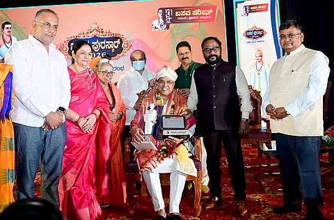 At a ceremony organized by the Basava Parishat, former Legislative Council member Mahantesh Kavatagimath was honored with the Basava Puraskara for the year 2026, in recognition of the services rendered by the KLE Society. Dr. Mathe Gangadevi of the Basava Dharma Peetha, former Chief Minister Basavaraj Bommai, and others were present.