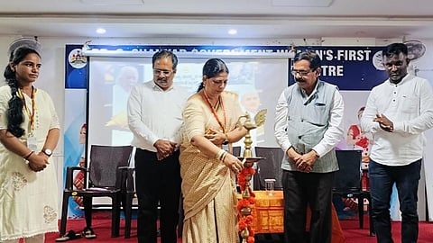 ಉಡುಪಿಯ ಜಿ.ಶಂಕರ್​ ಕಾಲೇಜಿನಲ್ಲಿ ಆಯೋಜಿಸಿದ್ದ ಉಪನ್ಯಾಸ ಕಾರ್ಯಕ್ರಮವನ್ನು ಪ್ರೊ. ಡಾ. ನಿಕೇತನಾ ಉದ್ಘಾಟಿಸಿದರು. ಡಾ. ಗಣನಾಥ್​ ಶೆಟ್ಟಿ ಎಕ್ಕಾರು, ಡಾ. ಪ್ರಸಾದ್​ ರಾವ್​, ರಾಕೇಶ್​, ಕವಿತಾ ಇದ್ದರು.