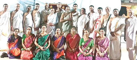 ಶೃಂಗೇರಿ ಶಂಕರಗಿರಿಯಲ್ಲಿ ಆಯೋಜಿಸಿದ್ದ ಶ್ರೀ ಶಾಂಕರ ವೈಭವಮ್ ಕಾರ್ಯಕ್ರಮದಲ್ಲಿ ಭಾಗ್ಯಾ, ಆಶಾ, ವಿದ್ಯಾ, ಸುಮಾ, ಕೃಷ್ಣಮೂರ್ತಿ, ಅನಿತಾ, ಮನೋನ್ಮಣಿ, ವಿಶ್ವಾಸ್ ಹಾಗೂ ವಿಶ್ವನಾಥ್ ಇದ್ದರು.
