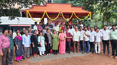 ಕಲ್ಪನೆ ಬಳಿ ನವೀಕೃತ ಬಸ್ ತಂಗುದಾಣವನ್ನು ವೇದವ್ಯಾಸ ಕಾಮತ್ ಉದ್ಘಾಟಿಸಿದರು. ರಮೇಶ್ ಕಂಡೆಟ್ಟು,ರಮೇಶ್ ಹೆಗ್ಡೆ, ಲಲ್ಲೇಶ್ ಕುಮಾರ್,ಮಹೇಶ್ ಜೋಗಿ ಮೊದಲಾದವರಿದ್ದರು.

