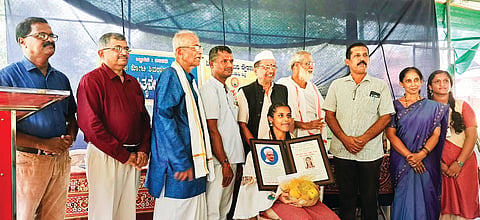 ಅಣ್ಣಾಜಿ ಬಲ್ಲಾಳ ಸ್ಮಾರಕ ಬಾಲ ಪುರಸ್ಕಾರವನ್ನು ಅವನಿ ಹೊಳ್ಳ ಅವರಿಗೆ ನೀಡಿ ಗೌರವಿಸಲಾಯಿತು. ಪ್ರಮುಖರಾದ ರವೀಂದ್ರ ಕೋಟ, ವೆಂಕಟೇಶ ಉಡುಪ, ಪ್ರೊ.ಚಿತ್ರಪಾಡಿ ಉಪೇಂದ್ರ ಸೋಮಯಾಜಿ ಇದ್ದರು.

 