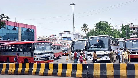 ದಸರಾದಲ್ಲಿ ಪ್ರಯಾಣಿಕರ ದಟ್ಟಣೆ: ಹೆಚ್ಚುವರಿ 700 ಬಸ್ ವ್ಯವಸ್ಥೆ 