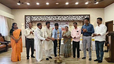ಉಡುಪಿಯಲ್ಲಿ ಆಯೋಜಿಸಿದ್ದ ತರಬೇತಿ ಕಾರ್ಯಕ್ರಮವನ್ನು ಬಿ. ಜಯಕರ್​ ಶೆಟ್ಟಿ ಇಂದ್ರಾಳಿ ಉದ್ಘಾಟಿಸಿದರು. ಸಾಧು ಸಾಲ್ಯಾನ್​, ಎಲ್​. ಉಮಾನಾಥ್​, ಜಯಾ ಶೆಟ್ಟಿ, ಸದಾಶಿವ ನಾಯಕ್​, ರಾಜೇಶ್​ ಶೇರಿಗಾರ್​, ಅನೂಷಾ ಕೋಟ್ಯಾನ್​ ಇದ್ದರು.