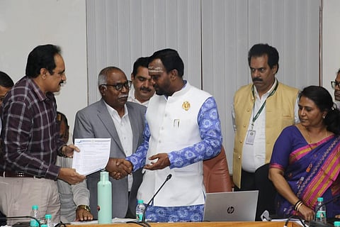 Dr. K.B. Lingaraju submitted a request to the state's Minister for Small Industries and Public Enterprises, Vijayananda Kashappanavar.