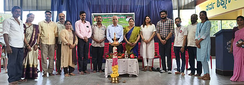 ಕಲ್ಲಮುಂಡ್ಕೂರು ಹಿರಿಯ ಪ್ರಾಥಮಿಕ ಶಾಲೆಯಲ್ಲಿ ಮಂಗಳವಾರ ನಡೆದ ಅರೋಗ್ಯ ಶಿಬಿರದಲ್ಲಿ ಅಮರನಾಥ ಶೆಟ್ಟಿ ಚಾರಿಟೆಬಲ್ ಟ್ರಸ್ಟ್ ಅಧ್ಯಕ್ಷೆ ಡಾ.ಅಮರಶ್ರೀ ಅಮರನಾಥ ಶೆಟ್ಟಿ, ಜಯಪ್ರಕಾಶ್ ಪಡಿವಾಳ್ ಮತ್ತಿತರರಿದ್ದರು.
