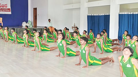  ಕಂಬಳ ಓಟಗಾರರ ತರಬೇತಿ ಶಿಬಿರದಲ್ಲಿ ಅಕಾಡೆಮಿ ತರಬೇತಿ ಪಡೆಯುತ್ತಿರುವ ಯುವಕರು.
