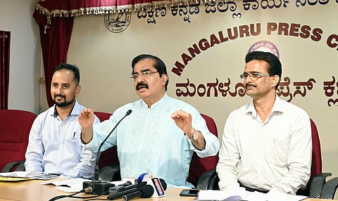  ಆಳ್ವಾಸ್ ಶಿಕ್ಷಣ ಪ್ರತಿಷ್ಠಾನದ ಅಧ್ಯಕ್ಷ ಡಾ.ಎಂ.ಮೋಹನ ಆಳ್ವ, ನುಡಿಸಿರಿ ವಿರಾಸತ್ ಕಾರ‌್ಯದರ್ಶಿ  ವೇಣುಗೋಪಾಲ ಶೆಟ್ಟಿ,ಕಾರ‌್ಯಕಾರಿ ಸಮಿತಿ ಸದಸ್ಯ ಪ್ರಸಾದ್ ಶೆಟ್ಟಿ ಉಪಸ್ಥಿತರಿದ್ದರು.