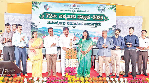 MLA A.R. Krishnamurthy inaugurated the valedictory ceremony of the 72nd Wildlife Week in Kollegal, organized by the Karnataka Forest Department (Chamarajanagar Circle). H.V. Chandru, Basavaraju, Dr. Malathi Priya, B.S. Sripathi, V. Sabhyashree, Viraj Srikanth Hosur, and others were present.