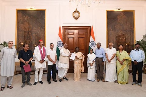 ರಾಷ್ಟ್ರಪತಿ ಮುರ್ಮು ಅವರನ್ನು ಭೇಟಿಯಾದ 'ಇಂಡಿಯಾ' ಮೈತ್ರಿಕೂಟ