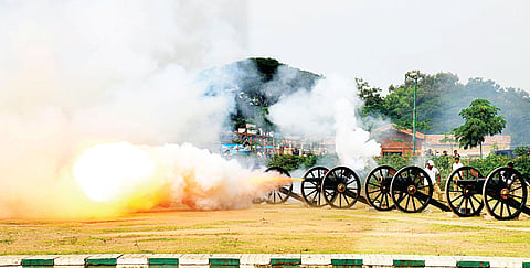 ಸಿಡಿಮದ್ದು ಅಬ್ಬರದ ಶಬ್ದಕ್ಕೆ ಅಂಜದ ಆನೆಗಳು