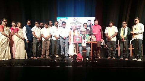 ಉಡುಪಿಯಲ್ಲಿ ಆಯೋಜಿಸಿದ್ದ ಕಾರ್ಯಕ್ರಮದಲ್ಲಿ ರವಿರಾಜ ಎಚ್​.ಪಿ. ಅವರಿಗೆ ಸಂಗೊಳ್ಳಿ ರಾಯಣ್ಣ ಪ್ರಶಸ್ತಿ ನೀಡಲಾಯಿತು. ಪ್ರಮೋದ್​ ಮಧ್ವರಾಜ್​, ಅಬೀದ್​ ಗದ್ಯಾಳ, ಡಾ. ಹರಿಶ್ಚಂದ್ರ, ಡಾ. ಗಣನಾಥ ಶೆಟ್ಟಿ ಎಕ್ಕಾರು, ಯು.ವಿಶ್ವನಾಥ ಶೆಣೈ, ಕುಮಾರ ಪ್ರಸಾದ, ಲಕ್ಷ್ಮಣ ಕೋಲ್ಕಾರ, ಜನಾರ್ದನ ಕೊಡವೂರು ಇತರರಿದ್ದರು.